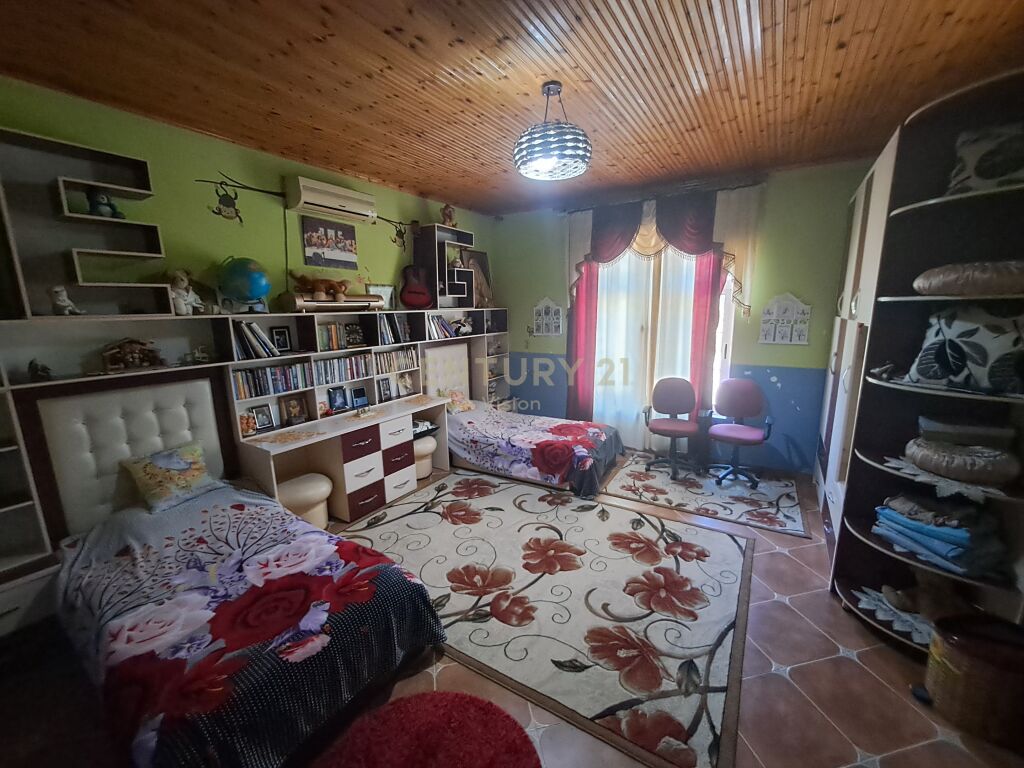FOR SALE AMERICAN STYLE VILLA 330 m² AND 4,500 m² LAND