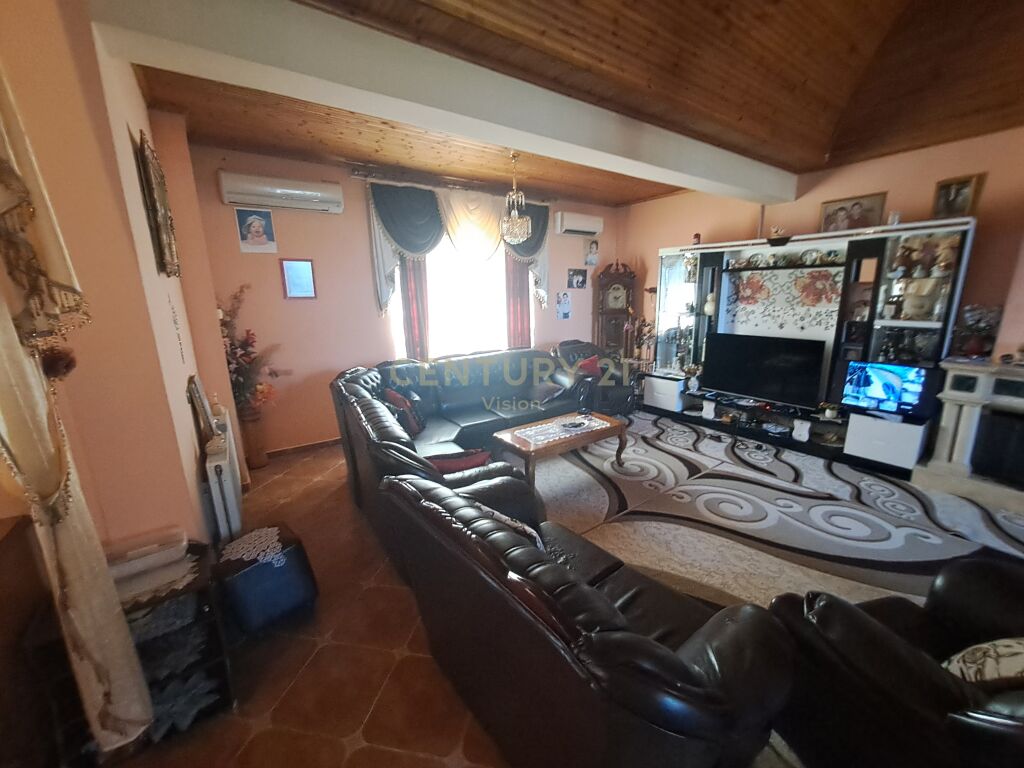 FOR SALE AMERICAN STYLE VILLA 330 m² AND 4,500 m² LAND