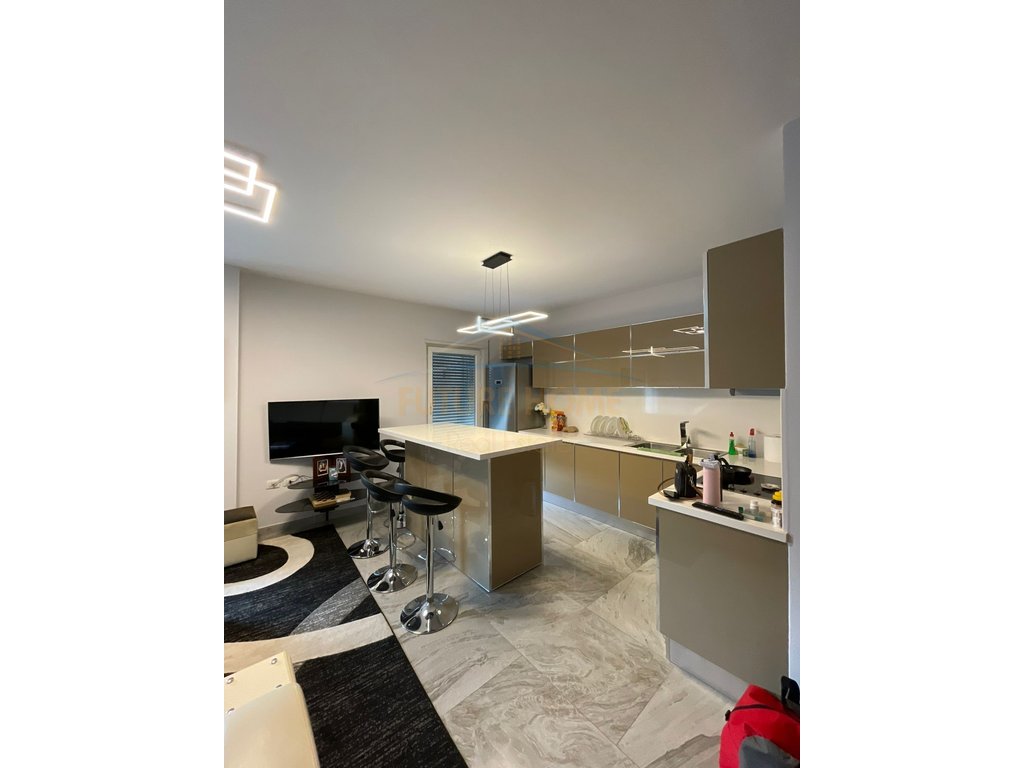 Apartament 3+2 Me Qira në 21 Dhjetori, Rruga e Kavajës, Tiranë - 900€ | 114 m²