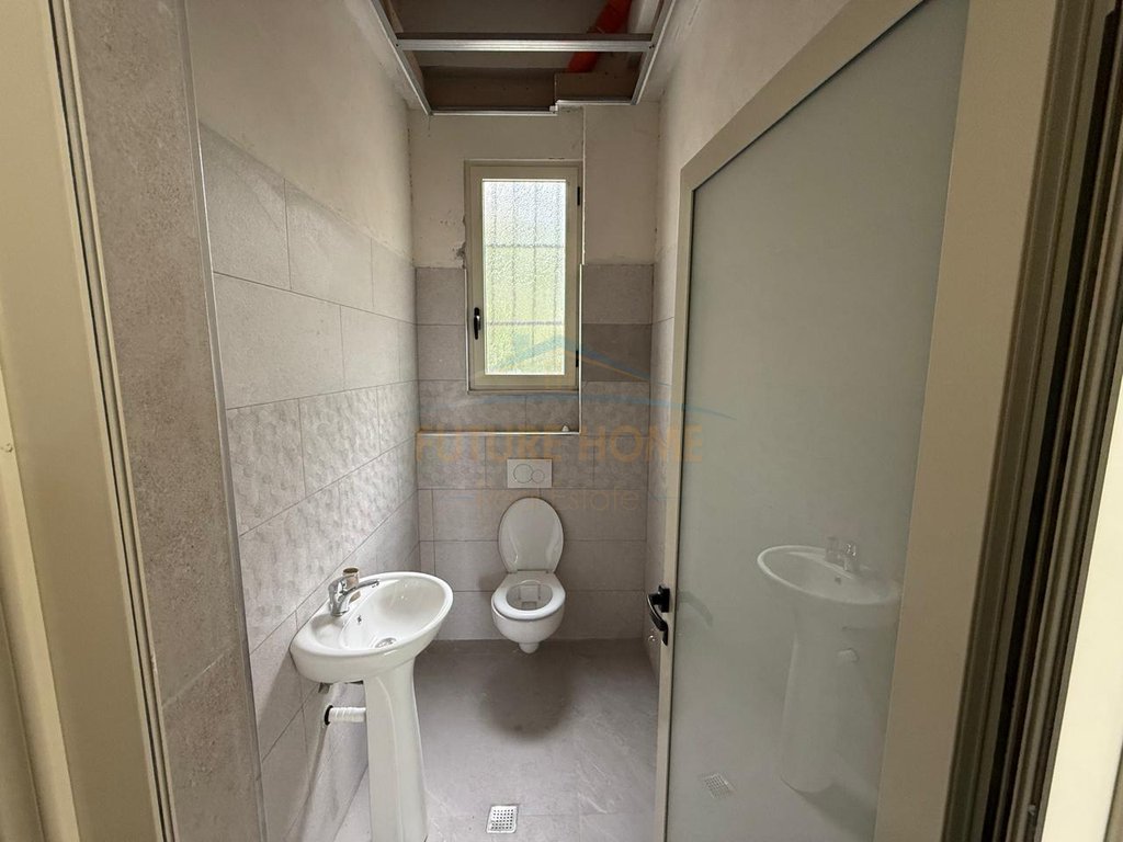 Biznes 1+2 Me Qira në Uji i Ftohtë, Vlorë