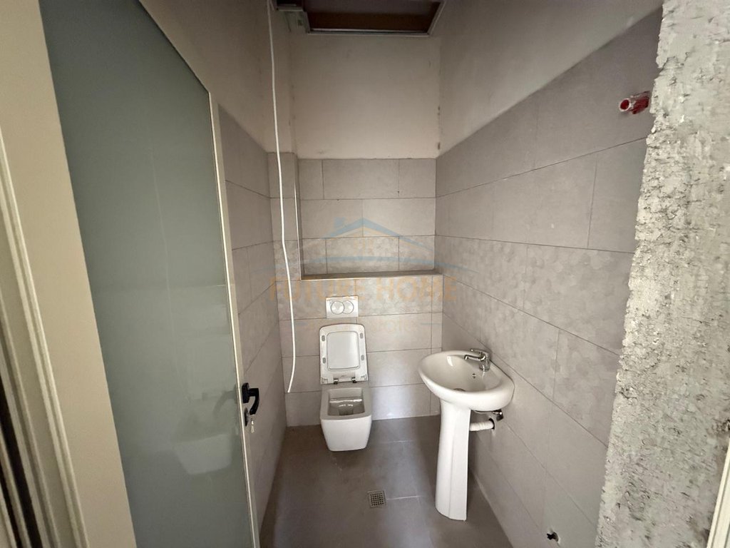 Biznes 1+2 Me Qira në Uji i Ftohtë, Vlorë