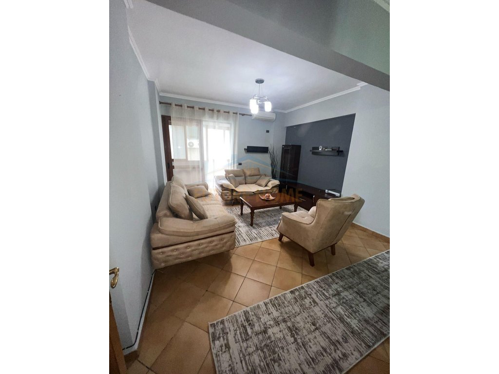 Disponojmë Apartament 2+1+2 për Qera Komuna e Parisit,Tirane