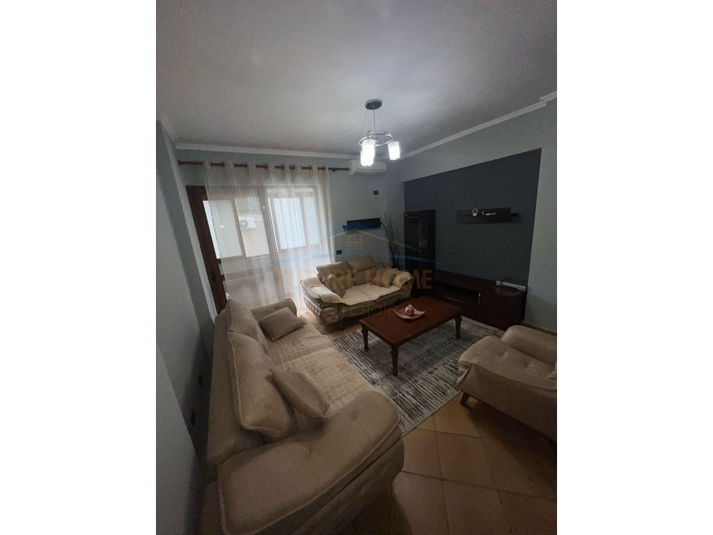 Disponojmë Apartament 2+1+2 për Qera Komuna e Parisit,Tirane
