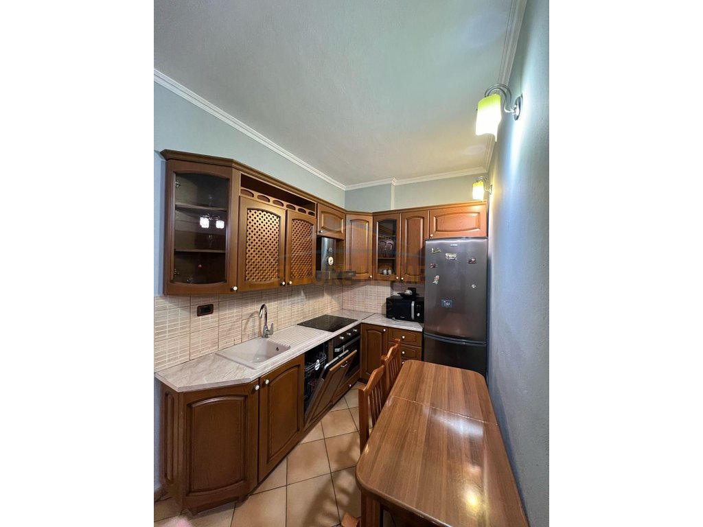Disponojmë Apartament 2+1+2 për Qera Komuna e Parisit,Tirane