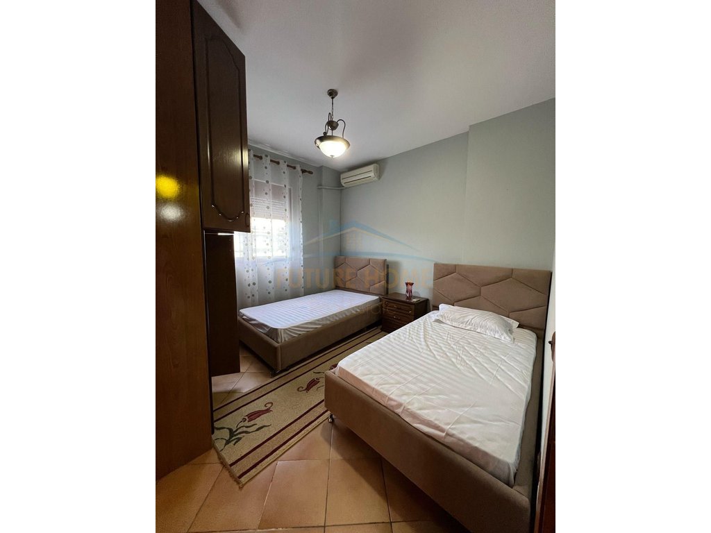 Disponojmë Apartament 2+1+2 për Qera Komuna e Parisit,Tirane