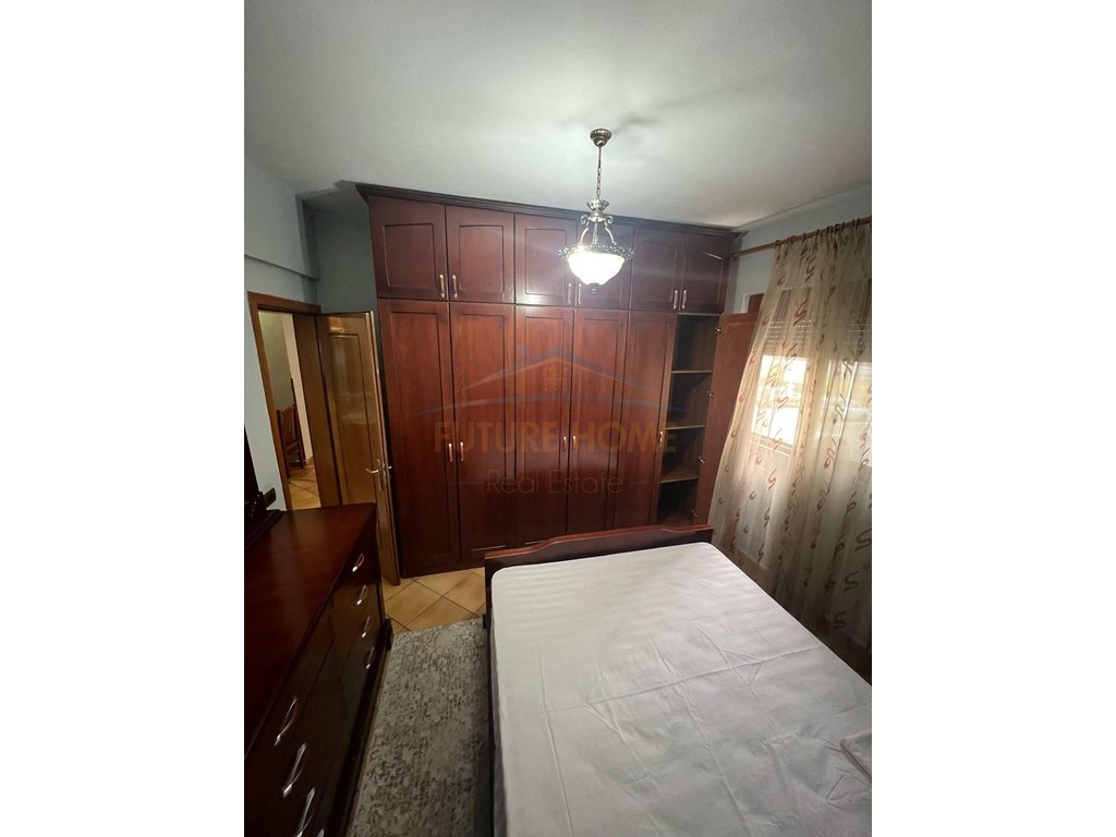 Disponojmë Apartament 2+1+2 për Qera Komuna e Parisit,Tirane