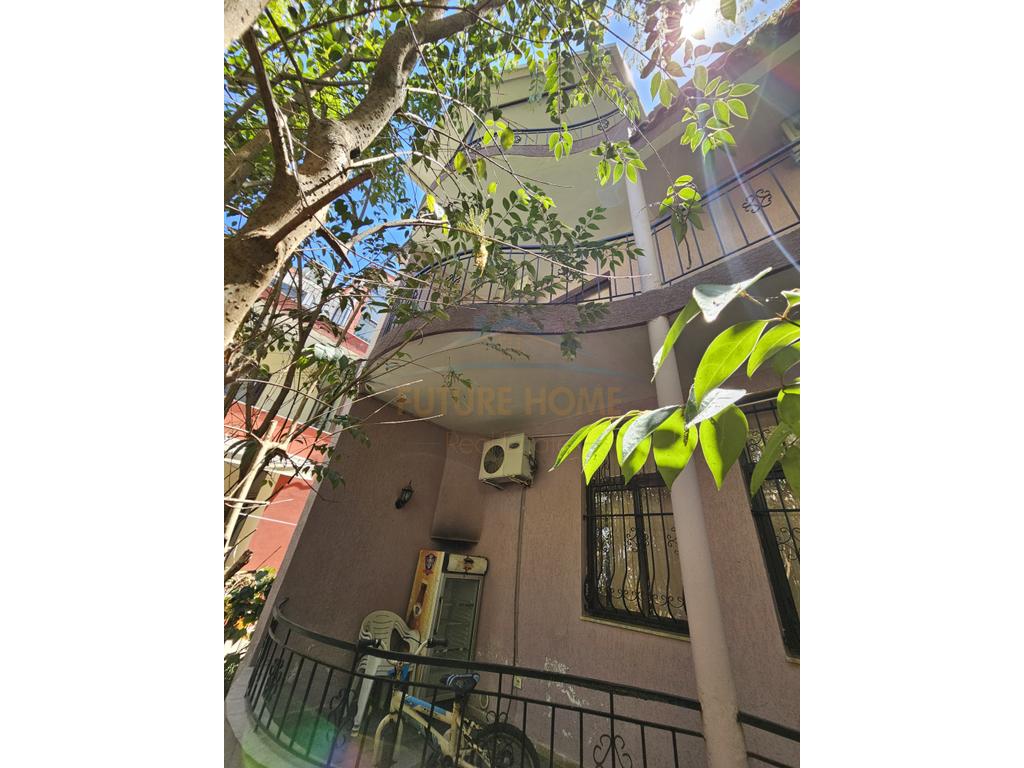 Disponojme Per Shitje Vile ,Durres , Golem.