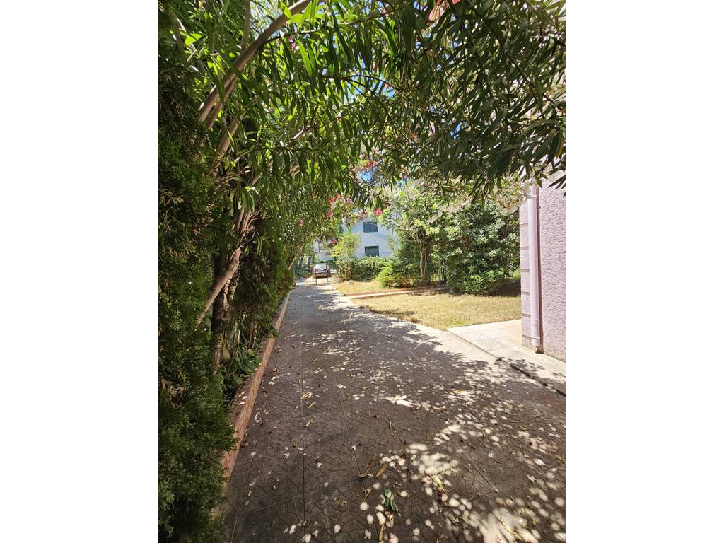 Disponojme Per Shitje Vile ,Durres , Golem.