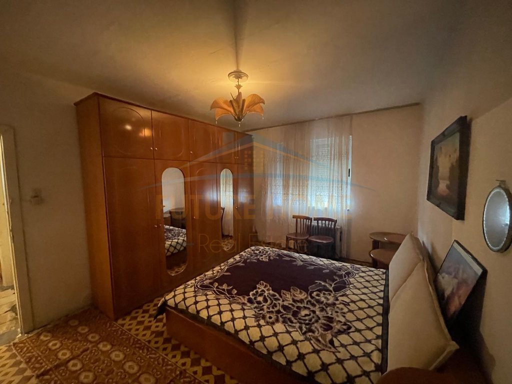 Jepet me qera apartamenti 2+1 Kombinat