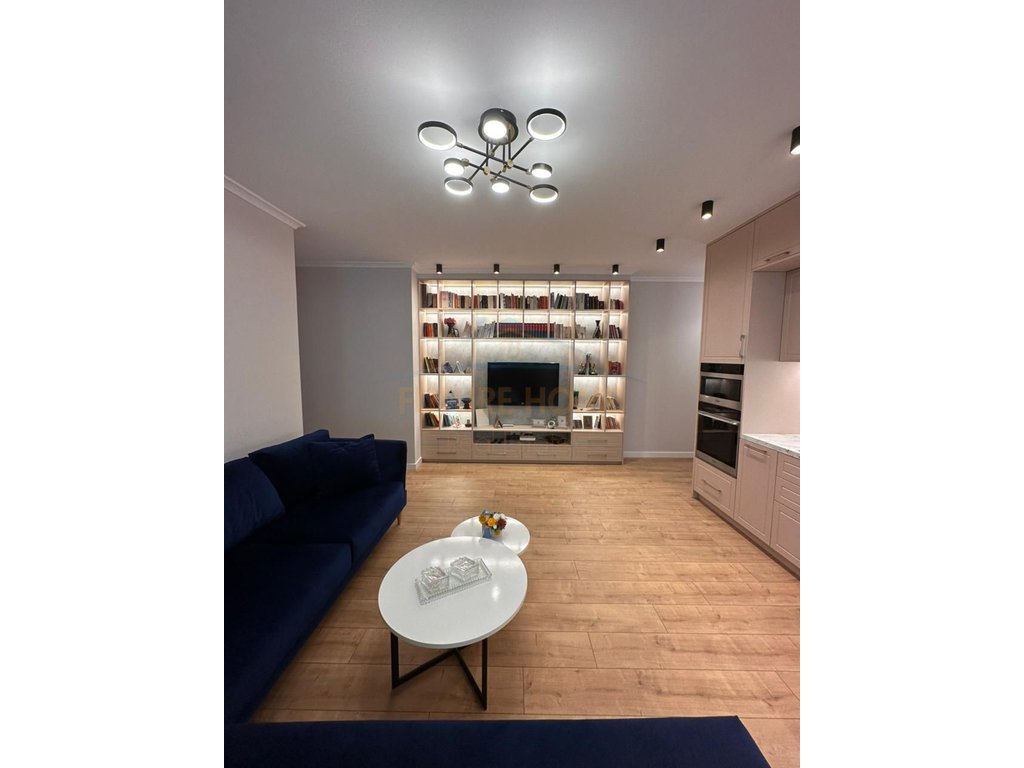Rent, 3+1+2+Parking space, Train Station, Tirana.