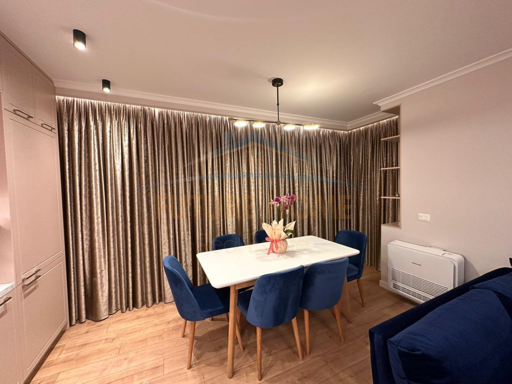 Rent, 3+1+2+Parking space, Train Station, Tirana.