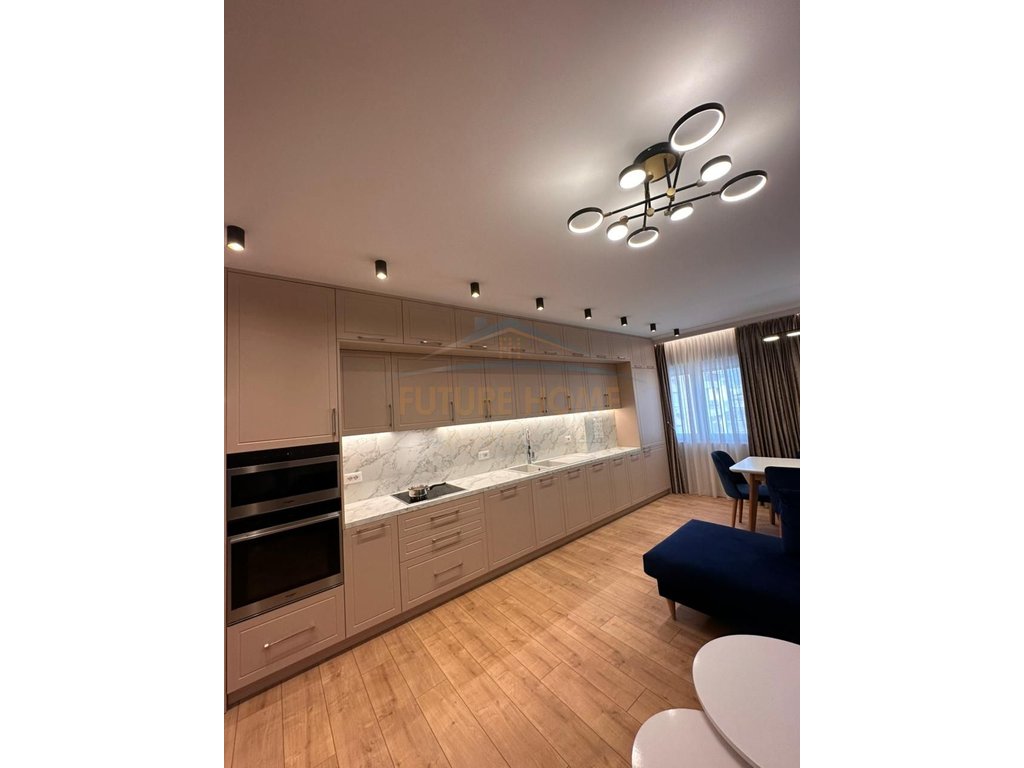 Rent, 3+1+2+Parking space, Train Station, Tirana.