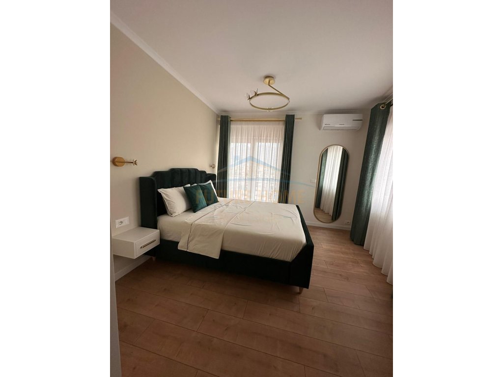 Rent, 3+1+2+Parking space, Train Station, Tirana.