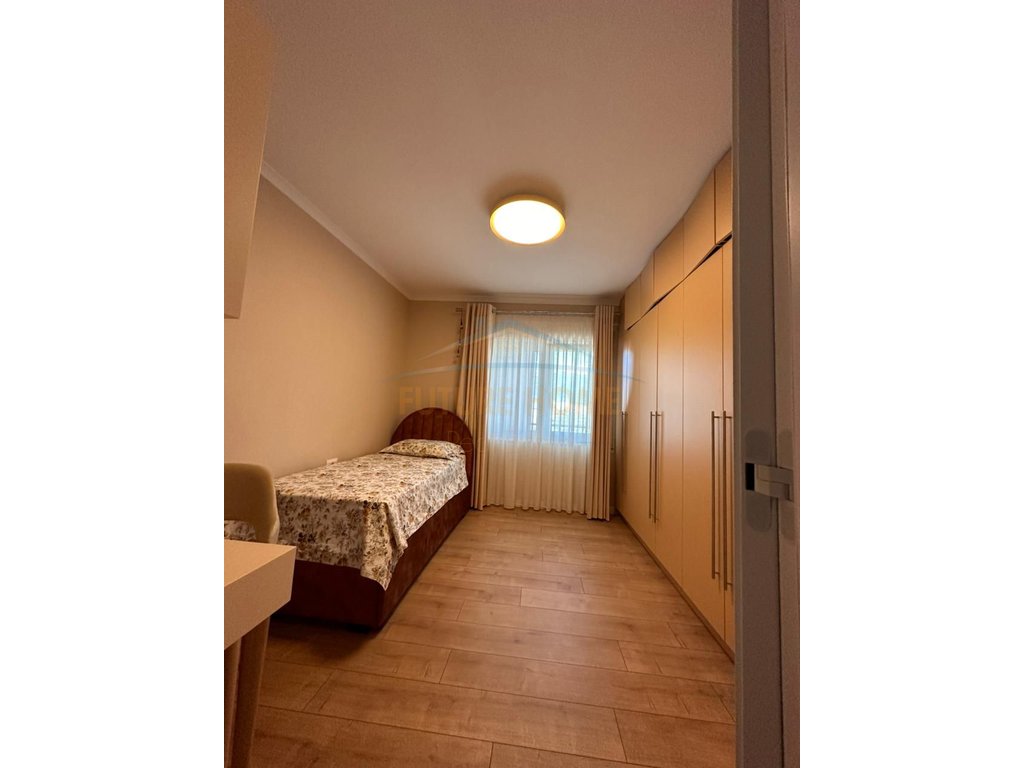 Rent, 3+1+2+Parking space, Train Station, Tirana.