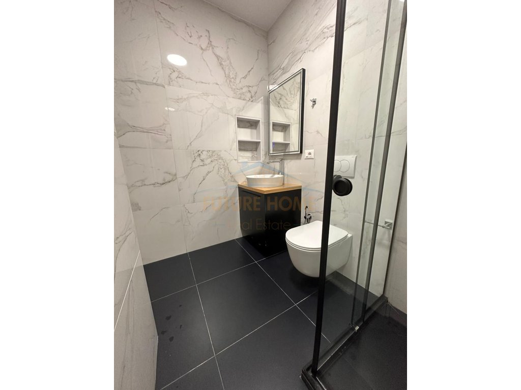 Rent, 3+1+2+Parking space, Train Station, Tirana.