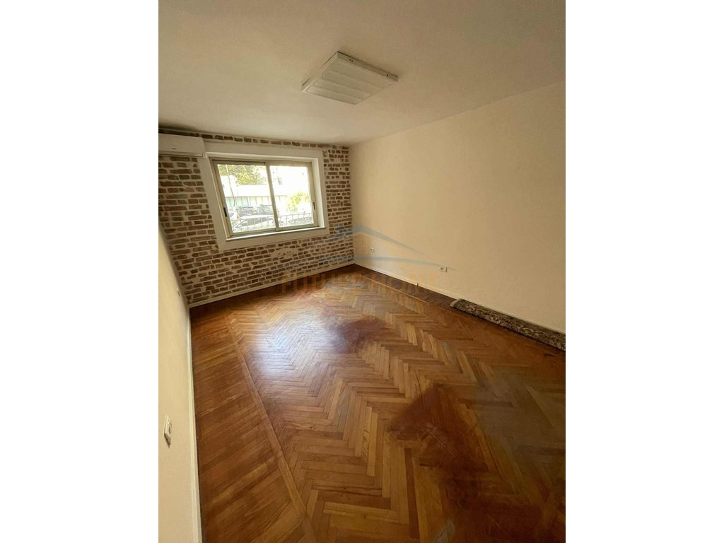 Qera, Business Environment, Myslym Shyri, Tirana