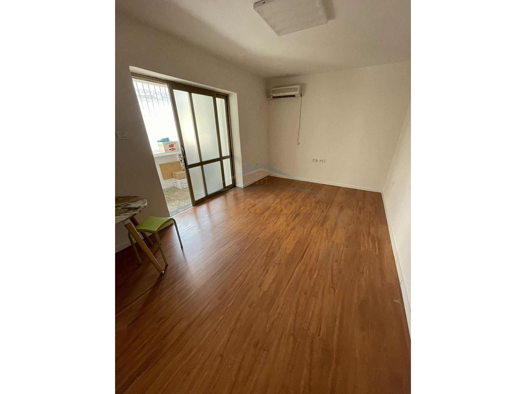 Qera, Business Environment, Myslym Shyri, Tirana