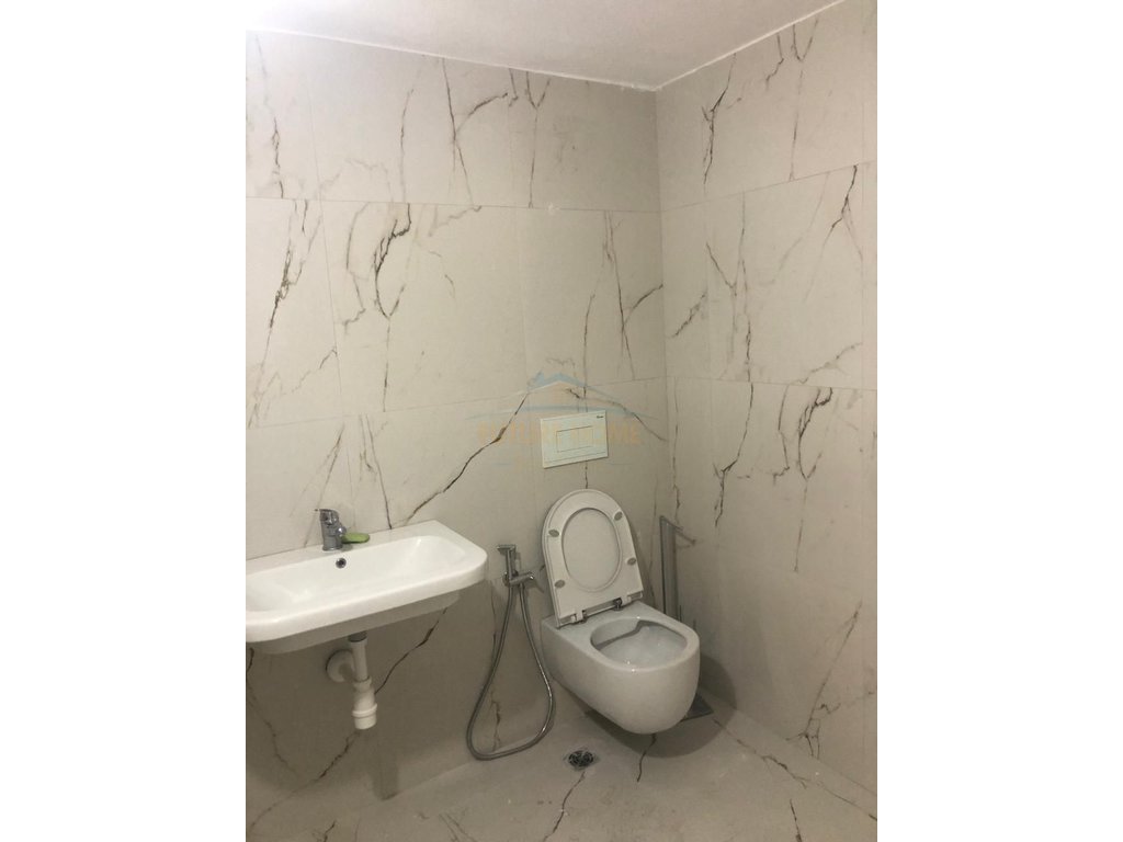 Rent, Business Environment, Polyclinic, Vlorë.