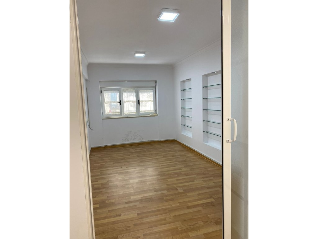 Qera, Ambient Biznesi+ Post Parkimi, Qender Tiranë