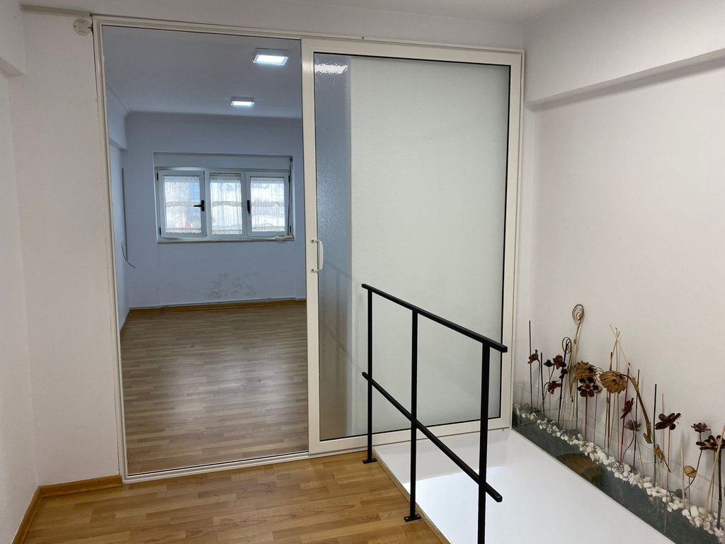 Qera, Ambient Biznesi+ Post Parkimi, Qender Tiranë