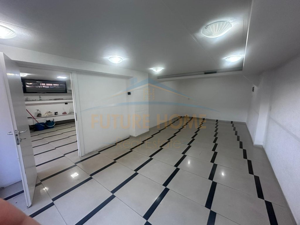 Qera, Business Environment, Near Ukd, Durrës