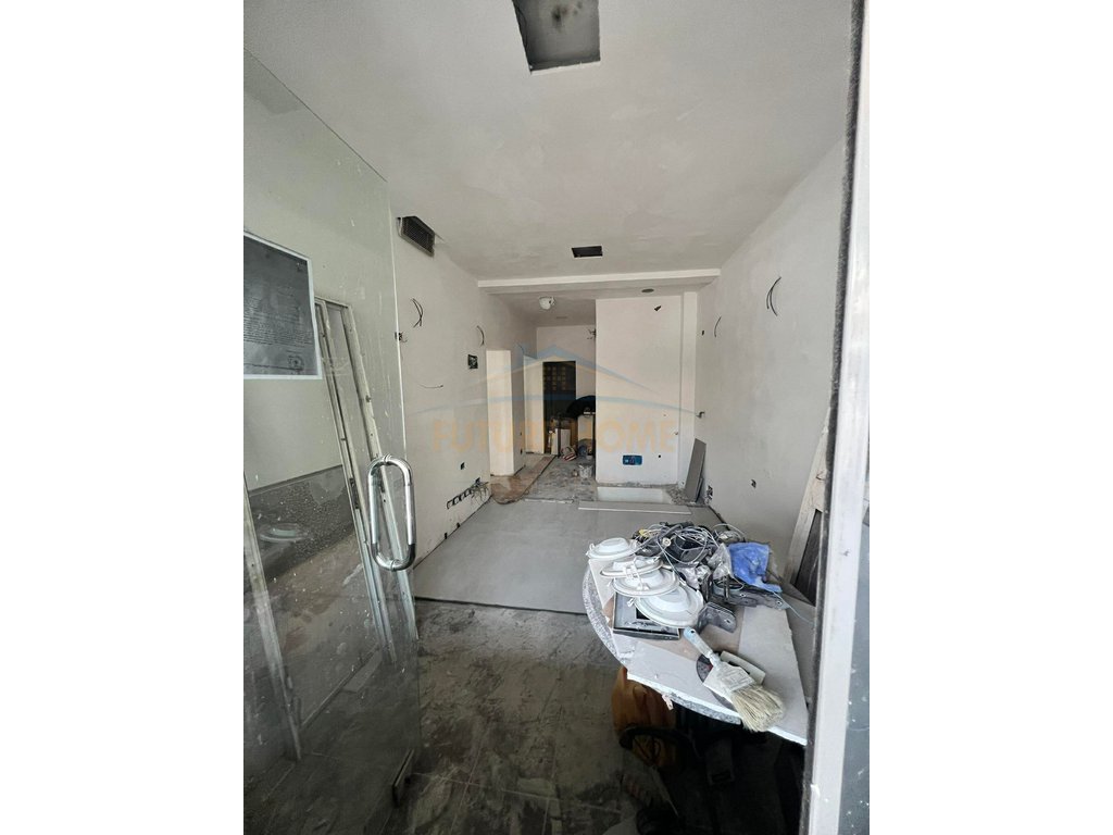 Qera, Ambient Biznesi, Rruga e Durrësit