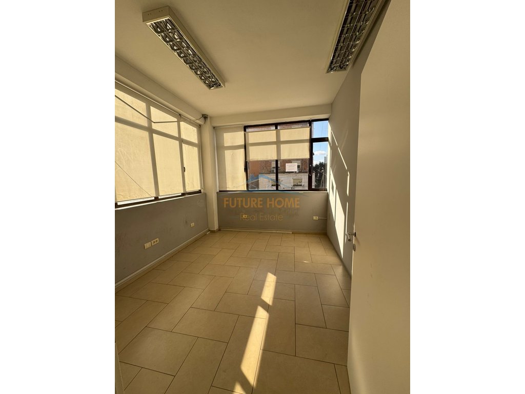 Qera, Business environment, Elbasan Street, Tirana