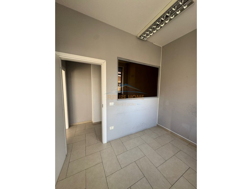 Qera, Business environment, Elbasan Street, Tirana