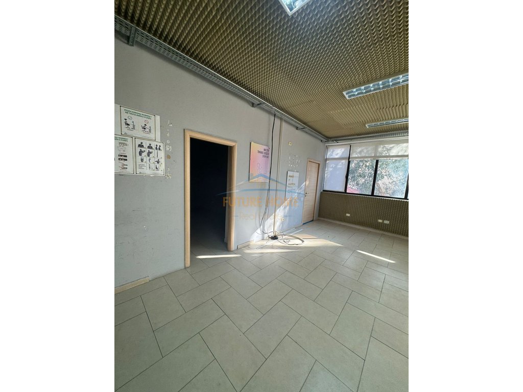 Qera, Business environment, Elbasan Street, Tirana