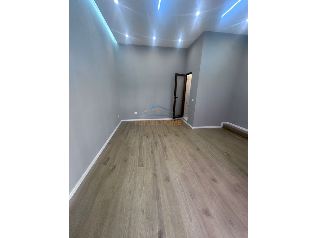 Qera, Business environment, Kongresi i Manastirit Street, Tirana.