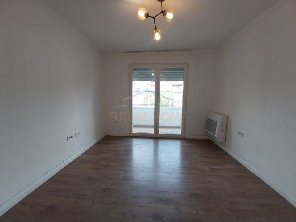 Rent, Business Environment, Mine Peza Street, Tirana.
