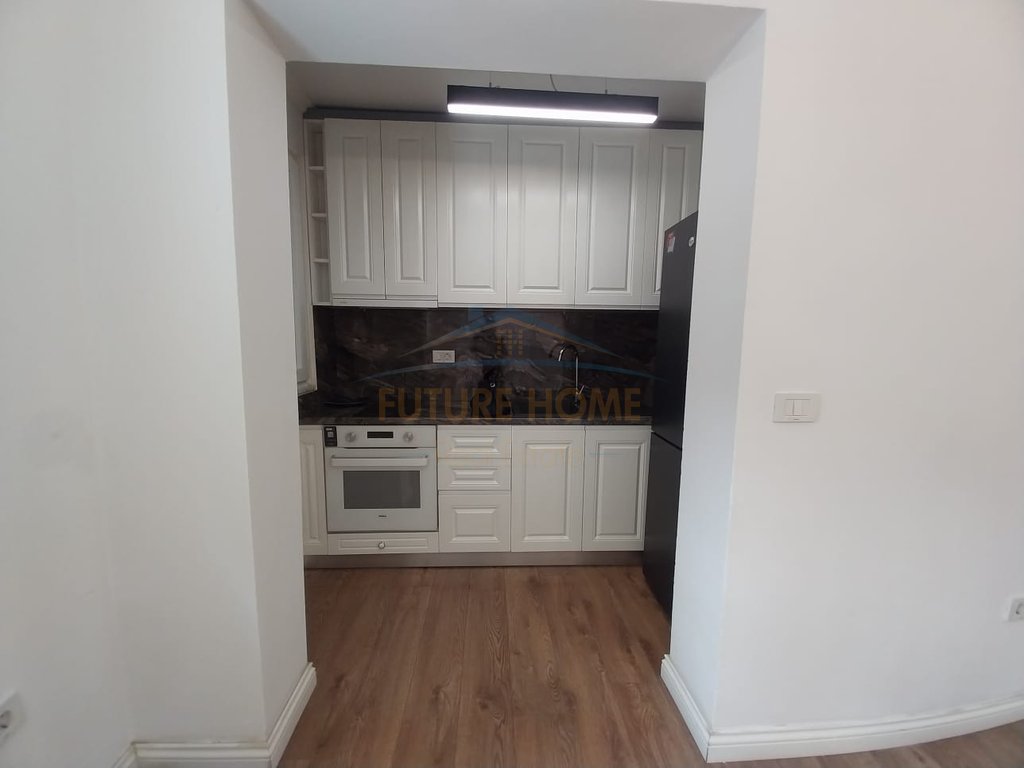 Rent, Business Environment, Mine Peza Street, Tirana.