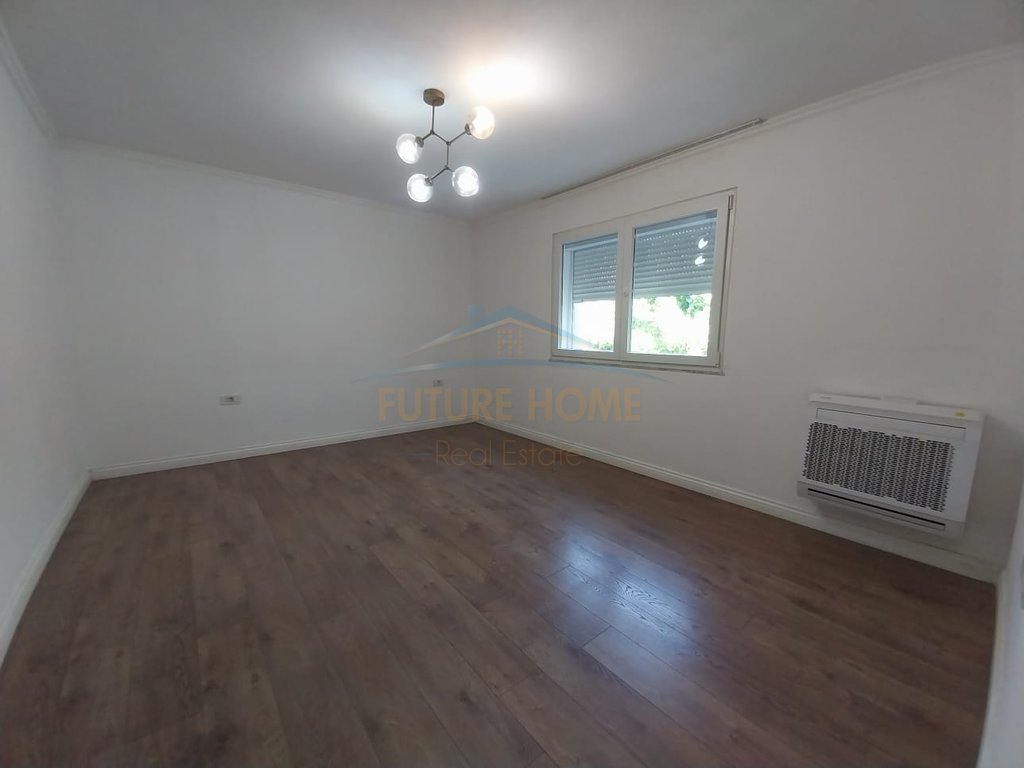 Rent, Business Environment, Mine Peza Street, Tirana.