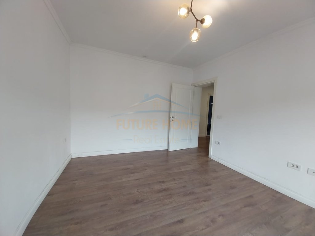 Rent, Business Environment, Mine Peza Street, Tirana.