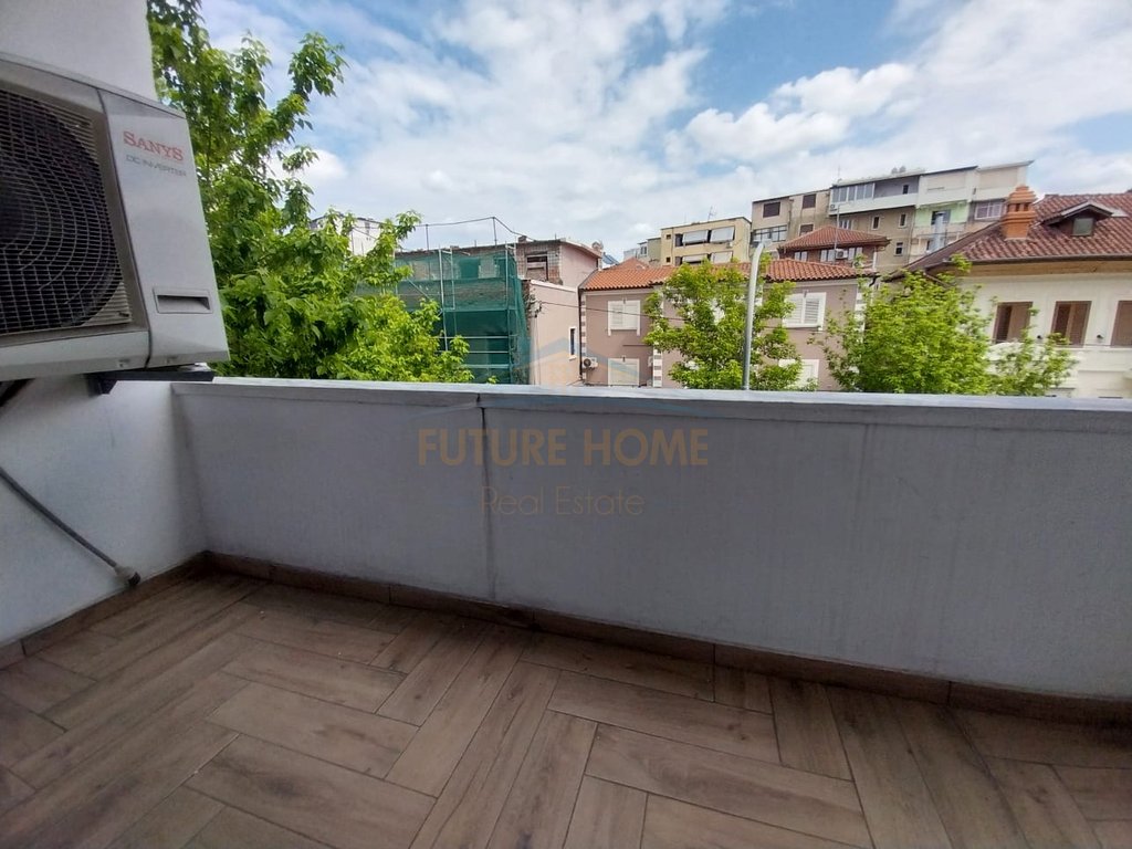 Rent, Business Environment, Mine Peza Street, Tirana.