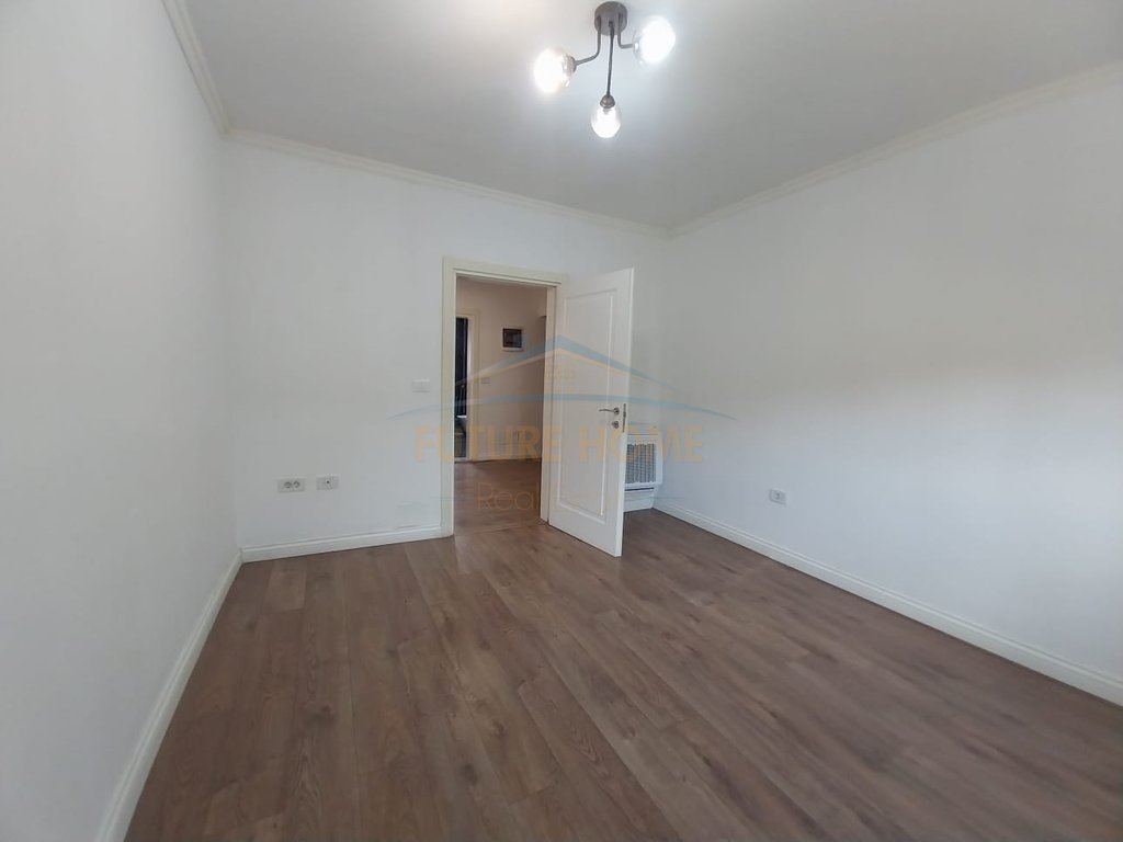 Rent, Business Environment, Mine Peza Street, Tirana.