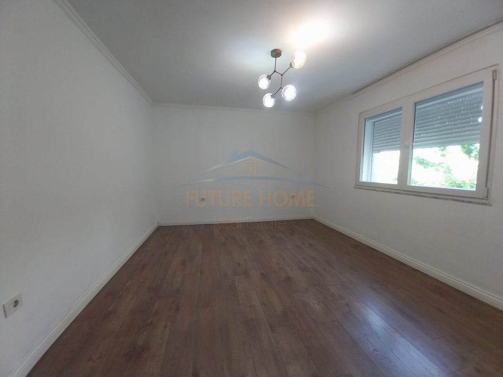 Rent, Business Environment, Mine Peza Street, Tirana.