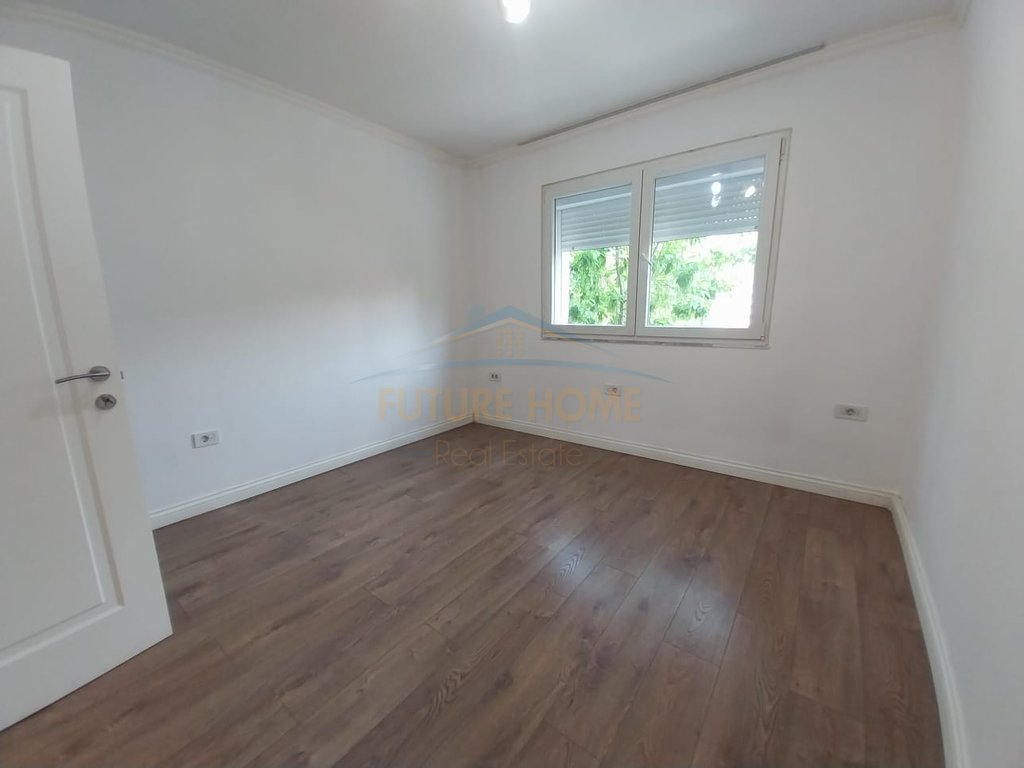 Rent, Business Environment, Mine Peza Street, Tirana.