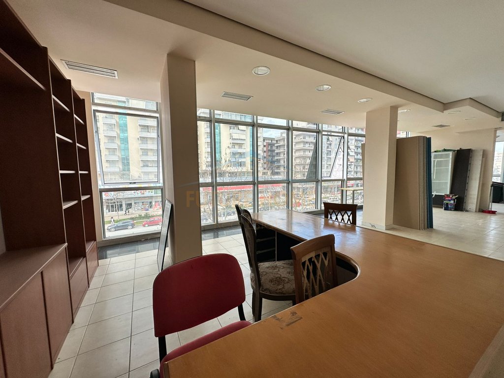 Rental, Business Environment, Trans-Balkan, Vlore