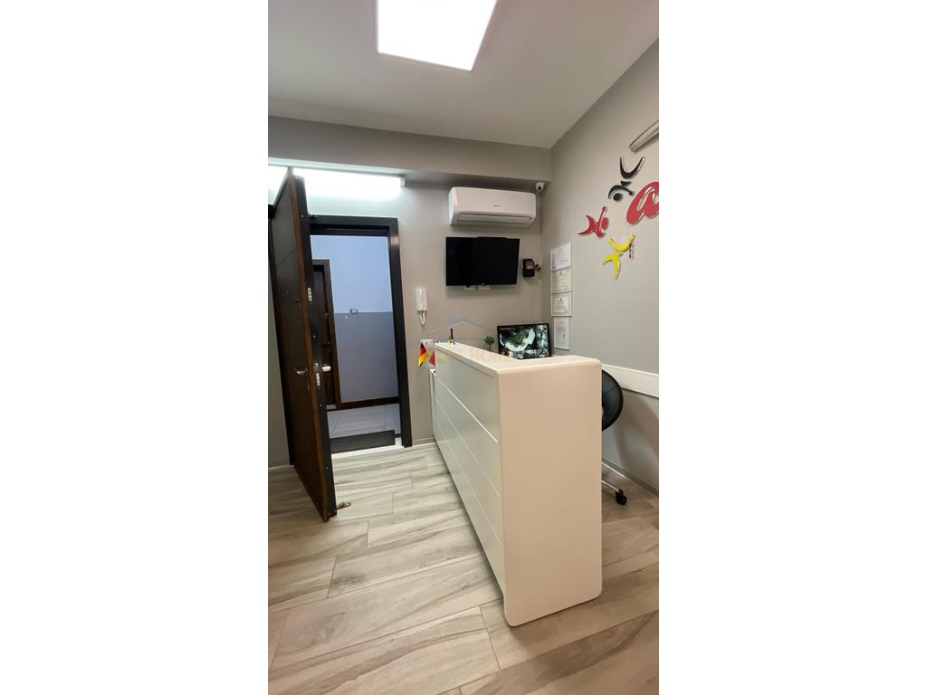 For rent, Commercial premises, opposite the New Maternity Hospital, Tirana.