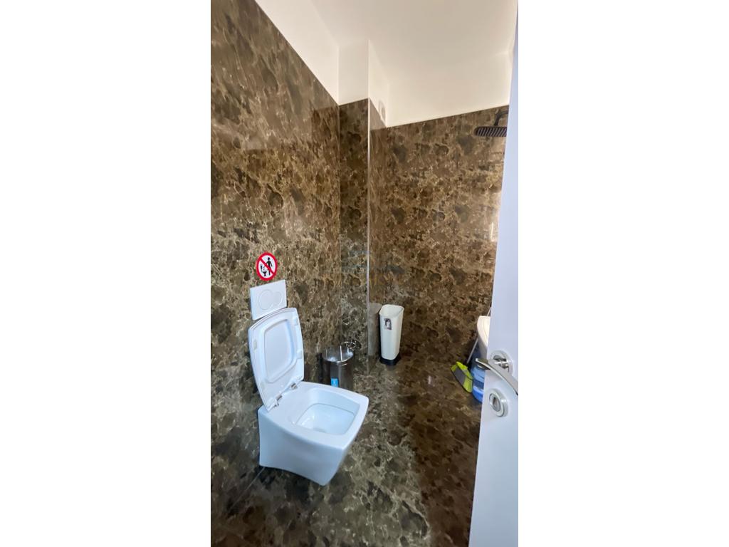 For rent, Commercial premises, opposite the New Maternity Hospital, Tirana.