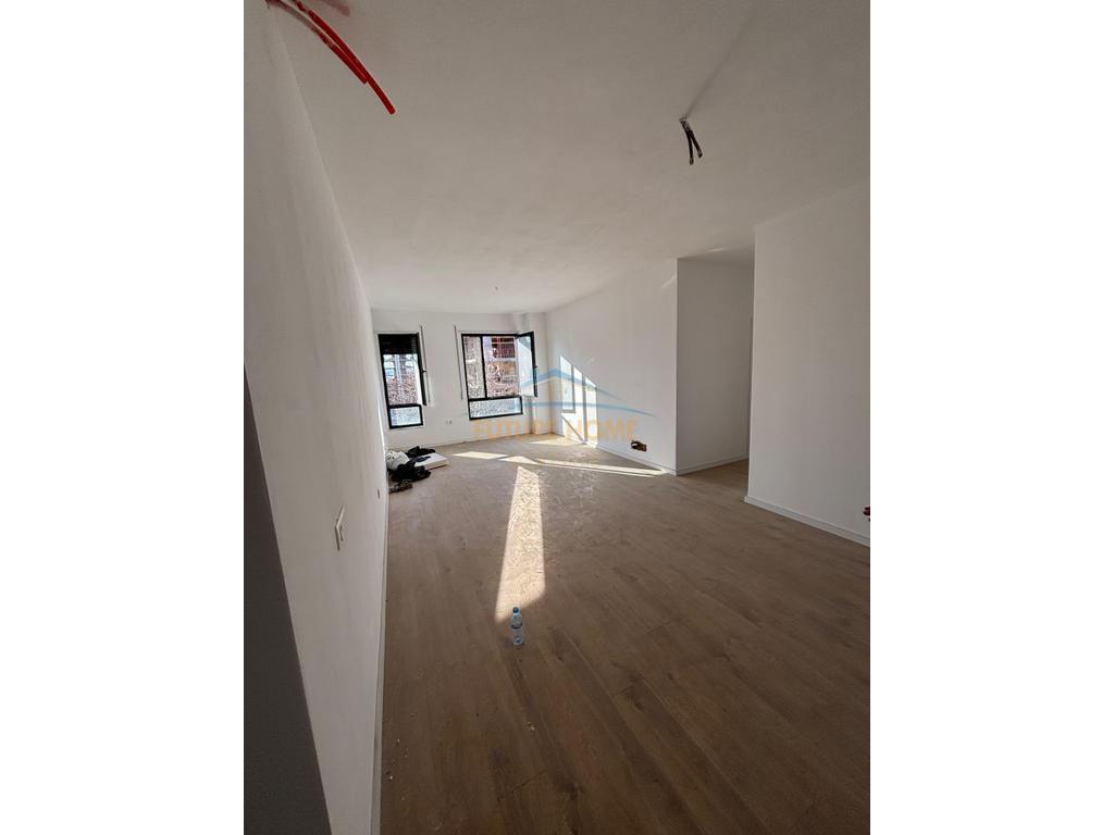 Qera, Ambient për Zyra , 5 Maji,Tiranë