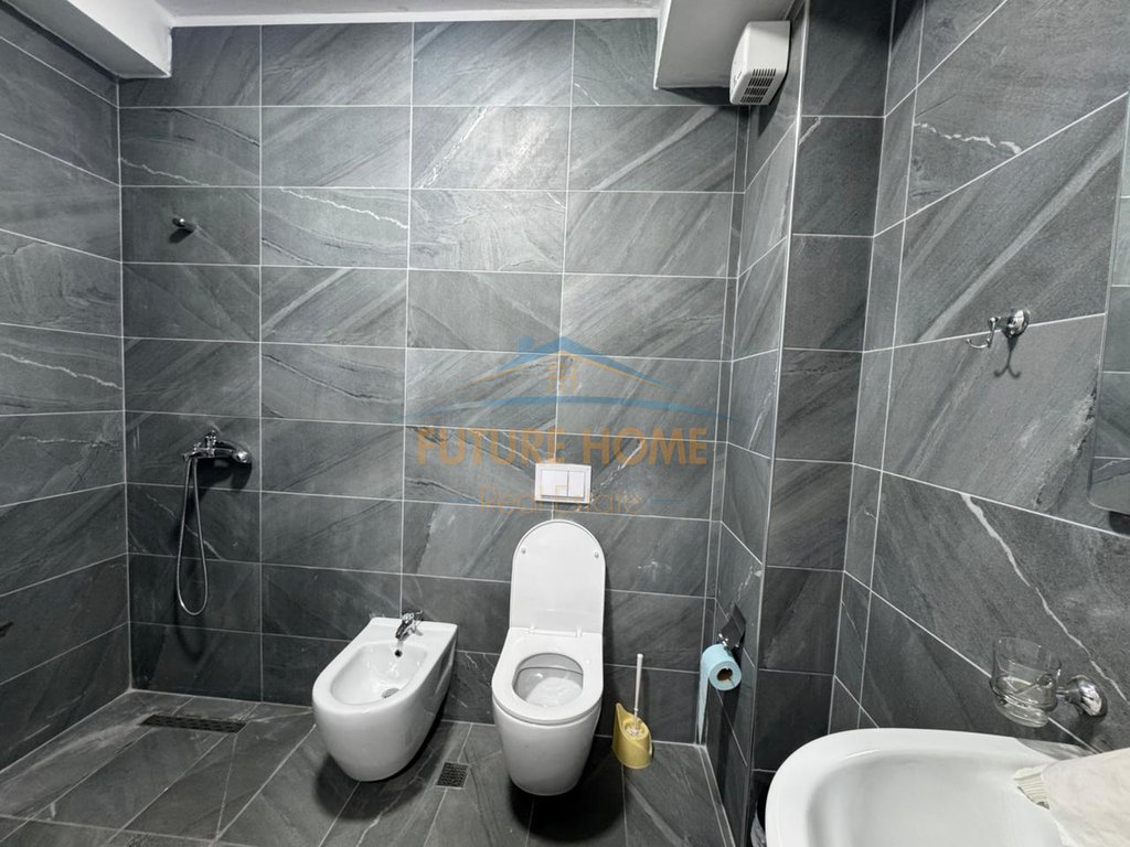 Qera, Ambient për Zyra , Bulevardi i Ri,Tiranë