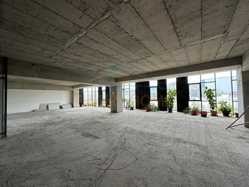 For rent, Office space, Męzez.