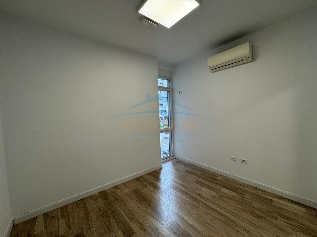 Qera , Ambjent Biznesi , Komuna e Parisit , Tirane