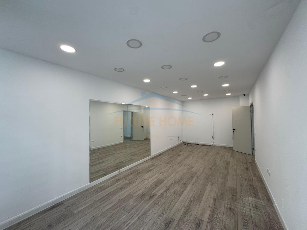 Qera , Ambjent Biznesi , Komuna e Parisit , Tirane
