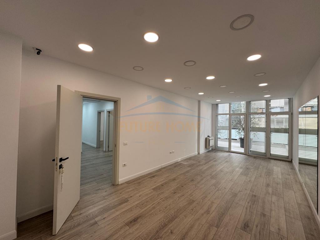 Qera , Ambjent Biznesi , Komuna e Parisit , Tirane