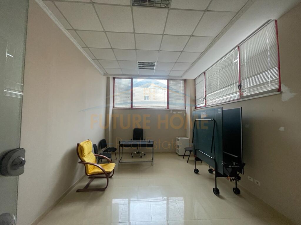 Qera, Ambjent Biznesi, Muzeumi, Durres