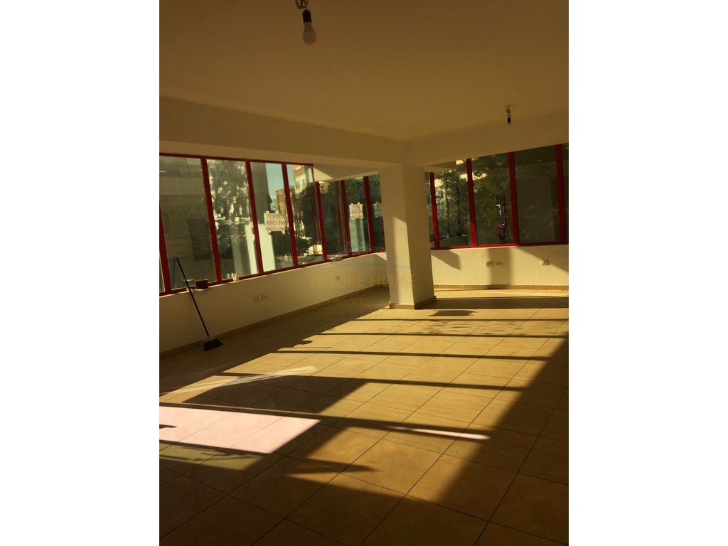 Lease, Business Environment, Hajredin Haxhiraj Street, Vlorë