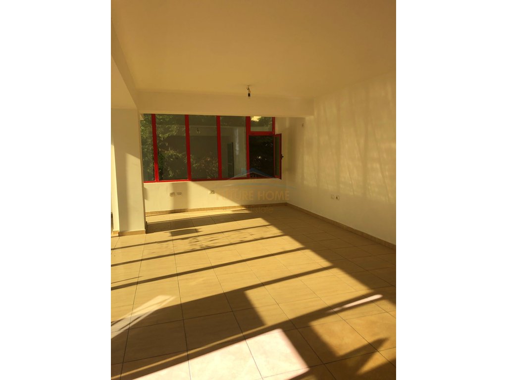 Lease, Business Environment, Hajredin Haxhiraj Street, Vlorë